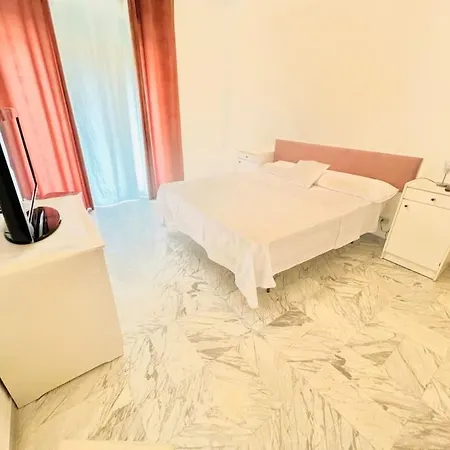 דירה {suite Athena} סנרמו